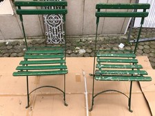 Zwei alte Stühle